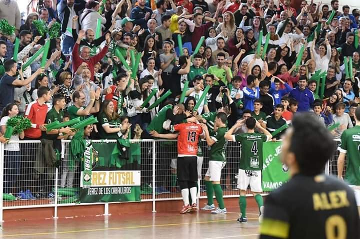 Jugadores del Jerez futsal celebrando un gol