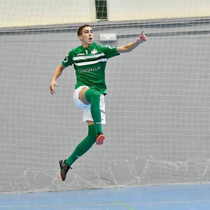 Rubén Ordóñez celebrando un gol